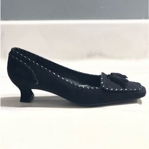 Stuart Weitzman Black Kitten Heel Loafers Shoes 6 Suede Square Toe Tassel